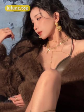 李嘉欣微密圈照片解析，weme付费图片上头的秘密