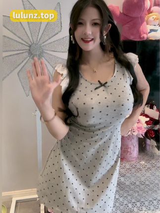 脑婆睡醒啦微博热门话题，关注她的互动与动态