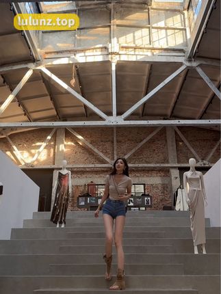 李嘉欣微密圈照片解析，weme付费图片上头的秘密