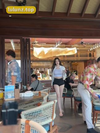 性感与时尚的融合！可可西yyy微密圈最新黑丝蒙眼作品