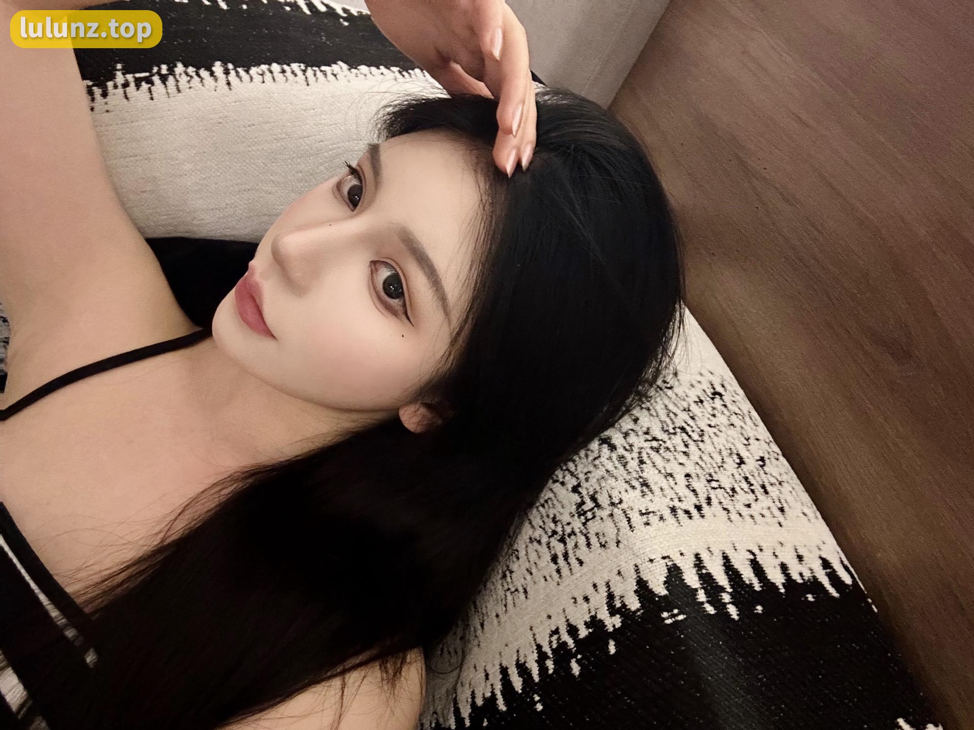 牛仔裤风靡！艾拉·Isla微密圈作品赏析，网友点赞如潮