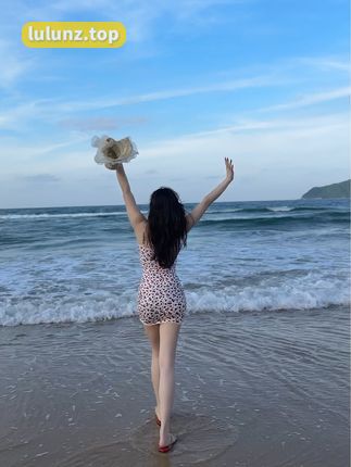 性感与时尚的融合！可可西yyy微密圈最新黑丝蒙眼作品