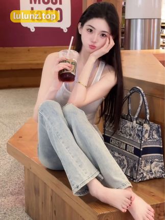 粥粥酱serein舌头视频事件，视频热议背后有何原因