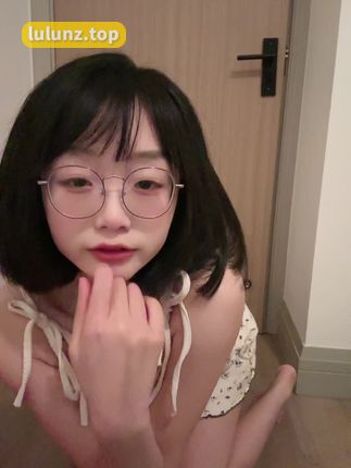 王胜利的小生活微密圈JK制服+双马尾，精选合集免费下载