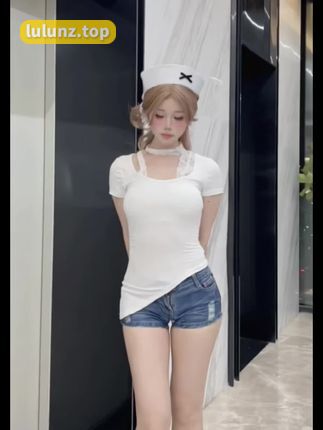 阿色微密圈最新作品分享,穿搭与颜值兼具