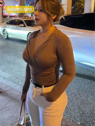 月球造梦家网络热点解析，她的瓜让粉丝热议不已