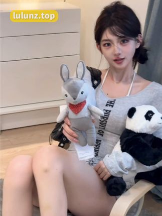 粥粥酱的个人成长经历，她的背景资料有哪些亮点