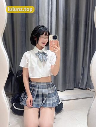 胜利的小生活JK装尽显少女本色，青春年华之作令人眼前一亮