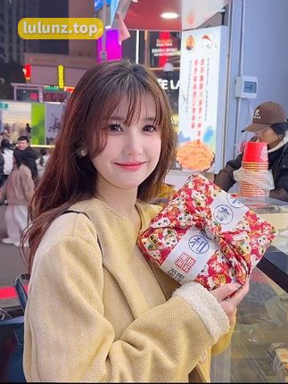 B站UP主草莓粥粥的微密圈全集分享，十万口舰长的私密作品打包下载