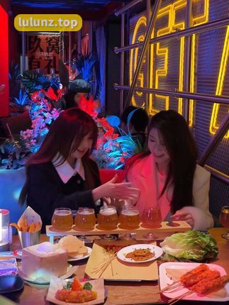 B站UP主草莓粥粥的微密圈全集分享，十万口舰长的私密作品打包下载