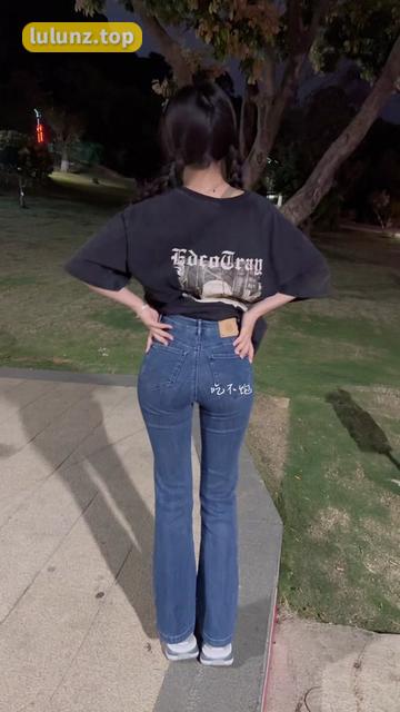 佐佐酱的直播互动吐舌头与翻白眼的啊嘿颜视频揭秘，佐佐酱的独特风格