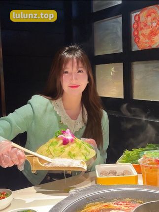 十万口草莓粥粥的微密圈作品合集，所有写真套图一次打包下载