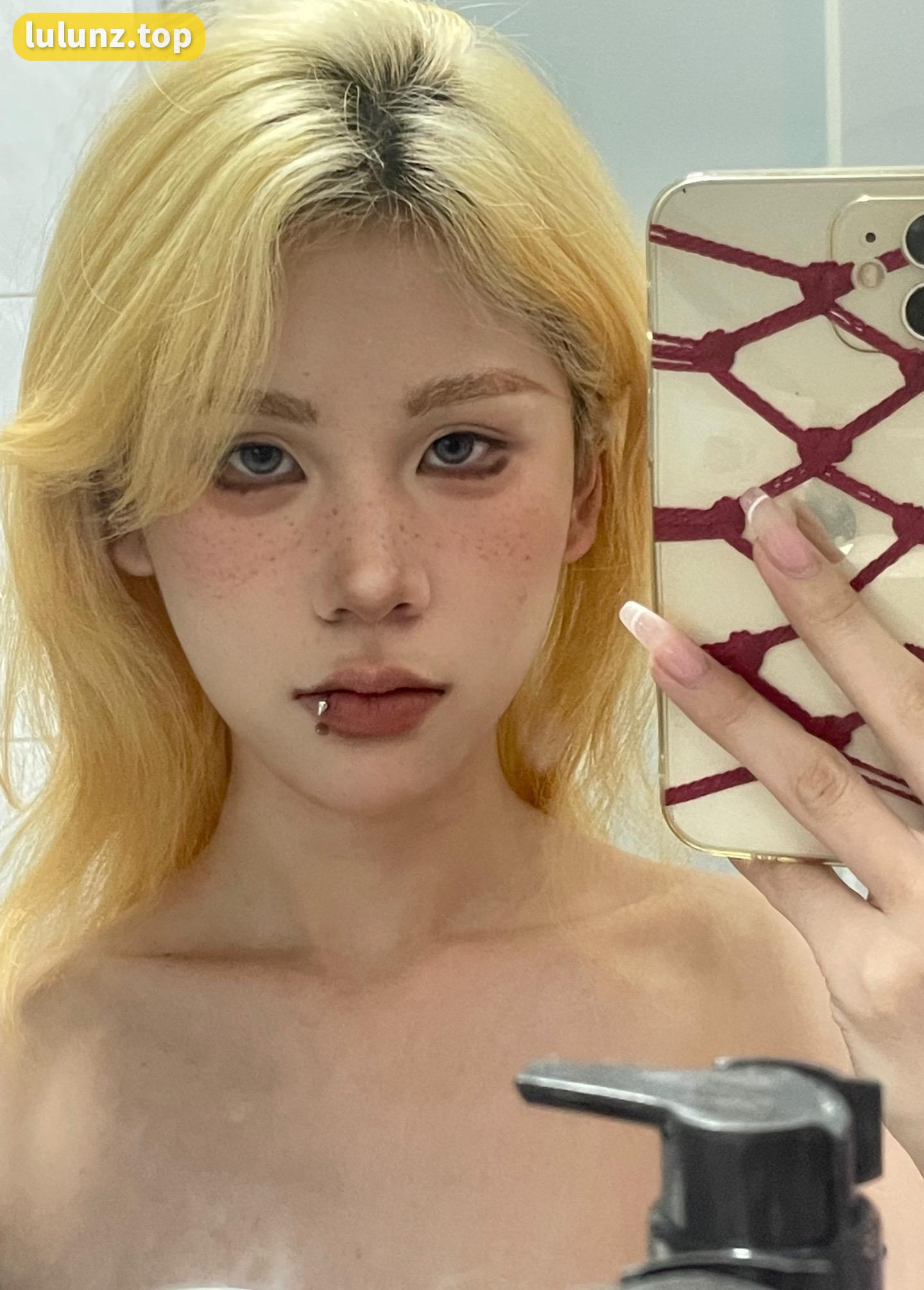 阿色微密圈最新作品，红色兔女郎写真全集