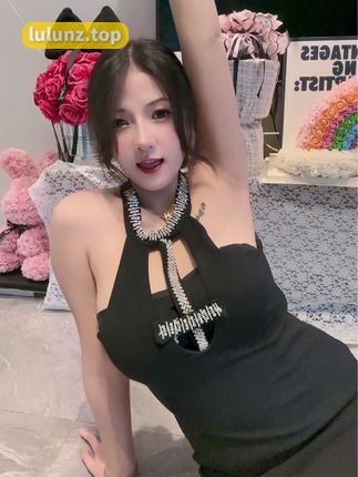 脑婆睡醒啦微博热门话题，关注她的互动与动态