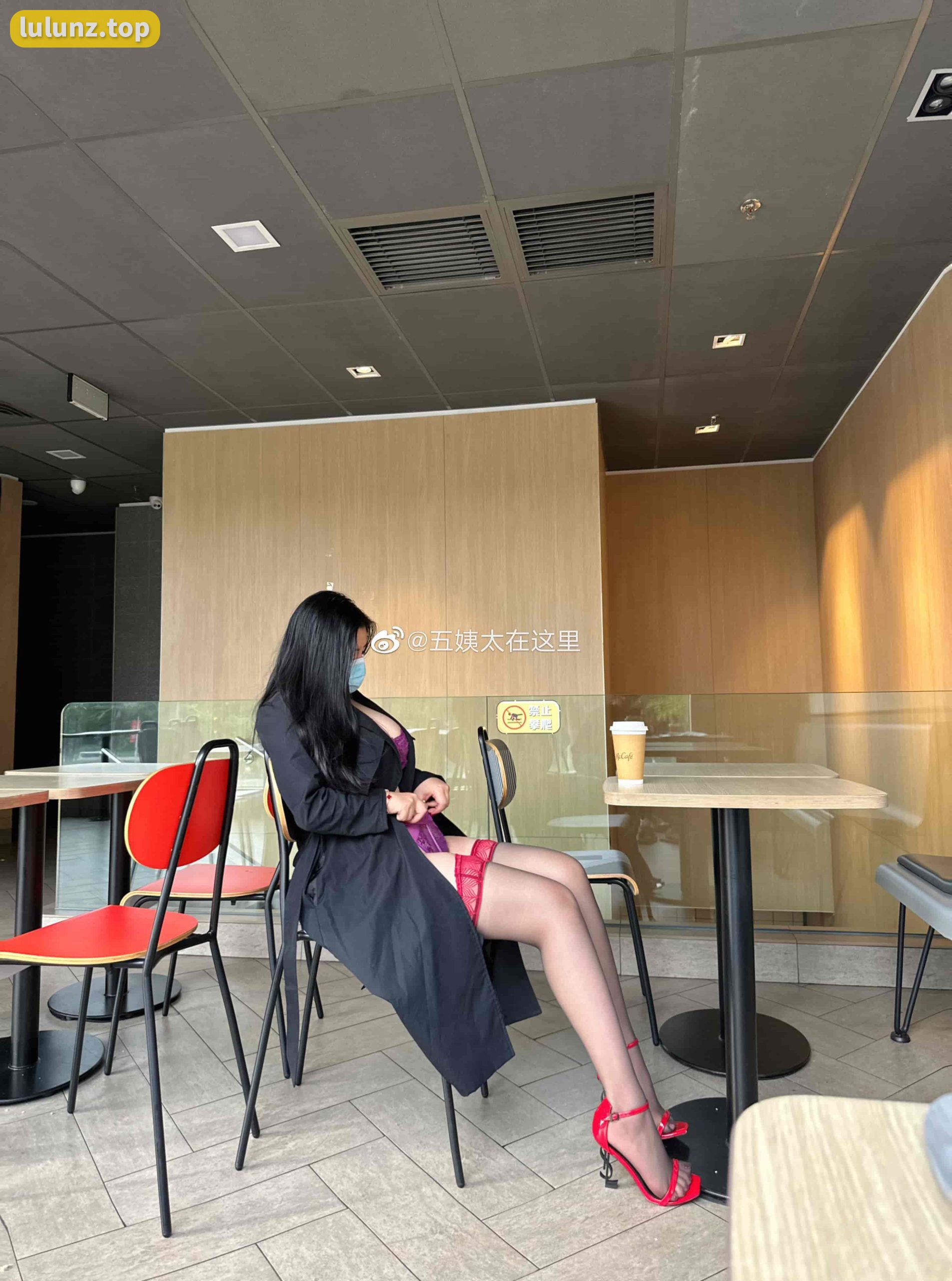 幽默风趣的迷人五姨太微密圈资源受欢迎秘密，她的真实姓名是否为孙颖莎？