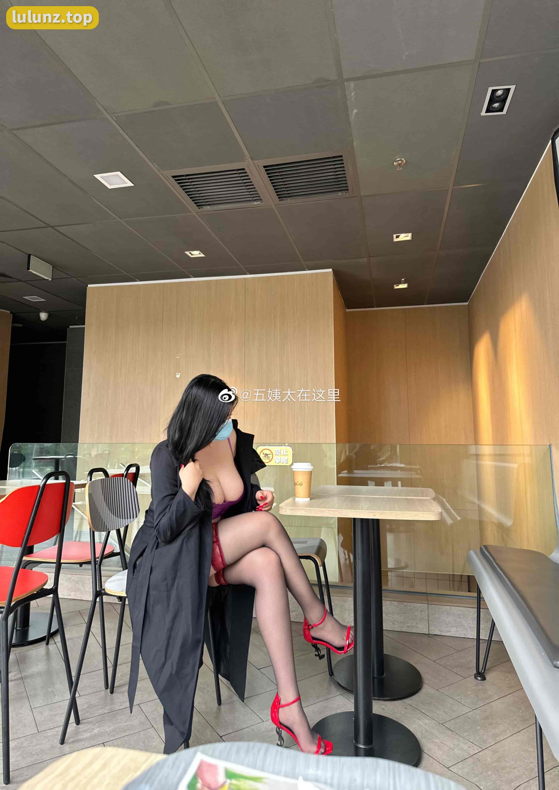 幽默风趣的迷人五姨太微密圈资源受欢迎秘密，她的真实姓名是否为孙颖莎？