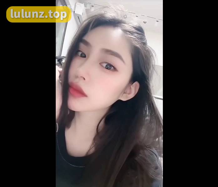 揭秘陈佩奇微密圈作品图片背后的故事，探寻网红陈大小姐神秘魅力