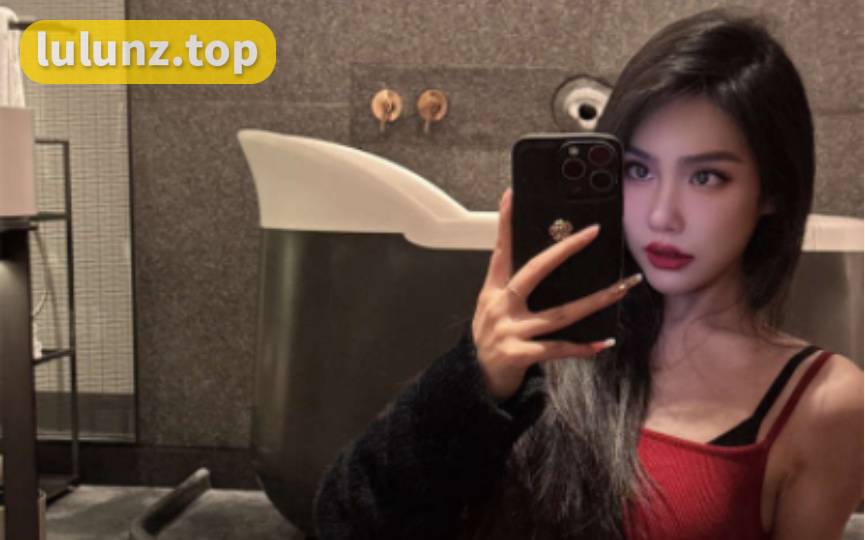 揭秘陈佩奇微密圈作品图片背后的故事，探寻网红陈大小姐神秘魅力