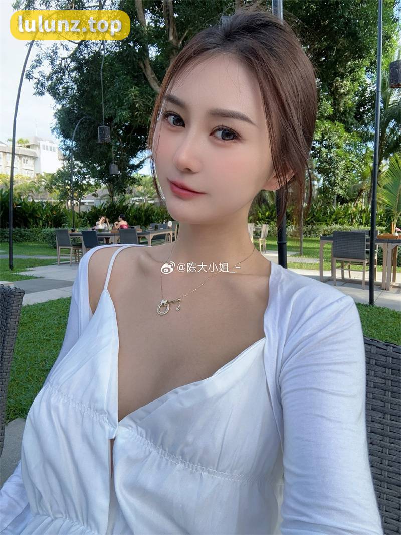 揭秘陈佩奇微密圈作品图片背后的故事，探寻网红陈大小姐神秘魅力