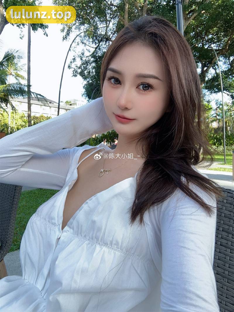 揭秘陈佩奇微密圈作品图片背后的故事，探寻网红陈大小姐神秘魅力