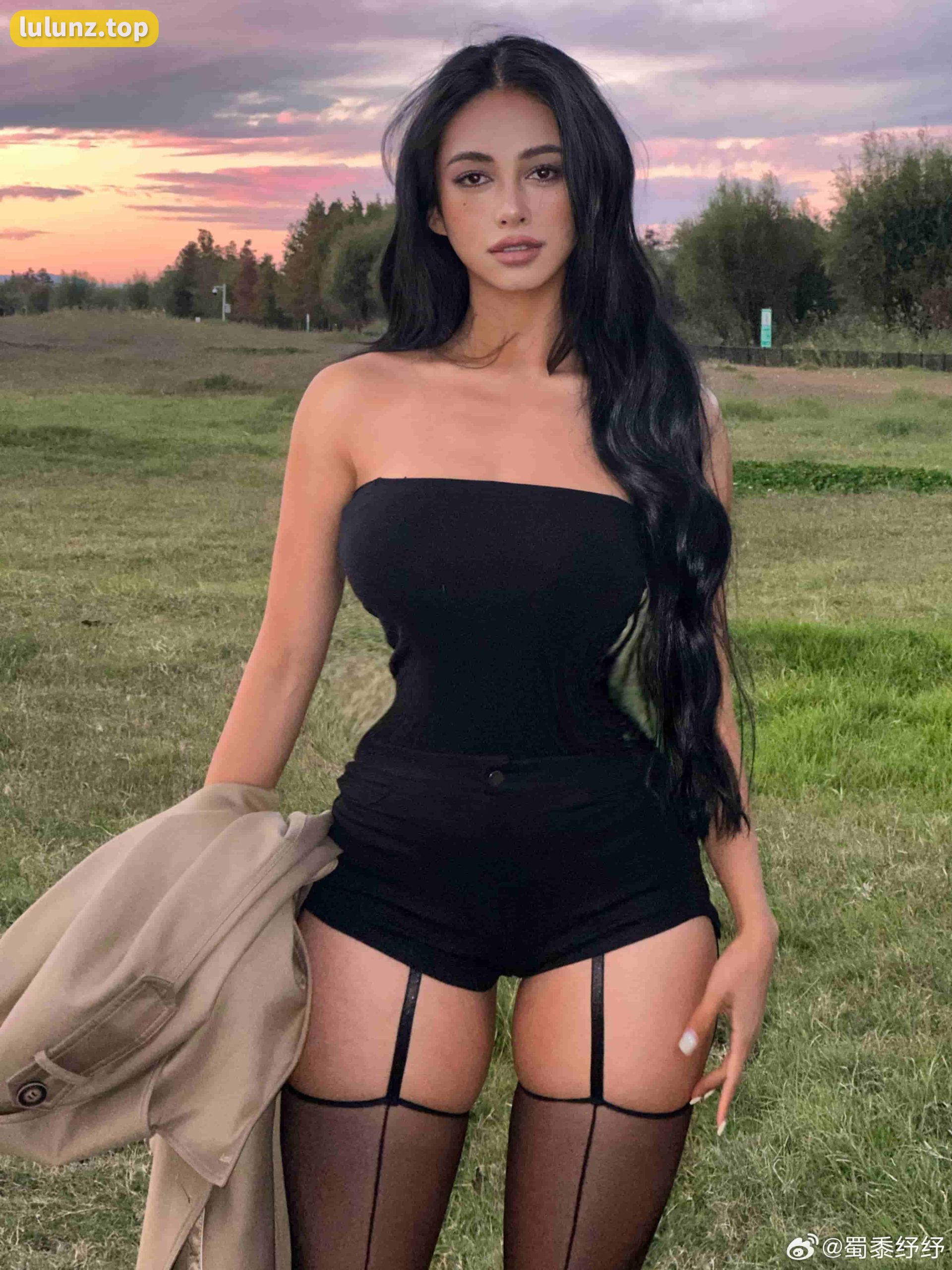 颜值与身材并存的微密圈女神蜀黍纾纾,内外兼修,让人无法抗拒