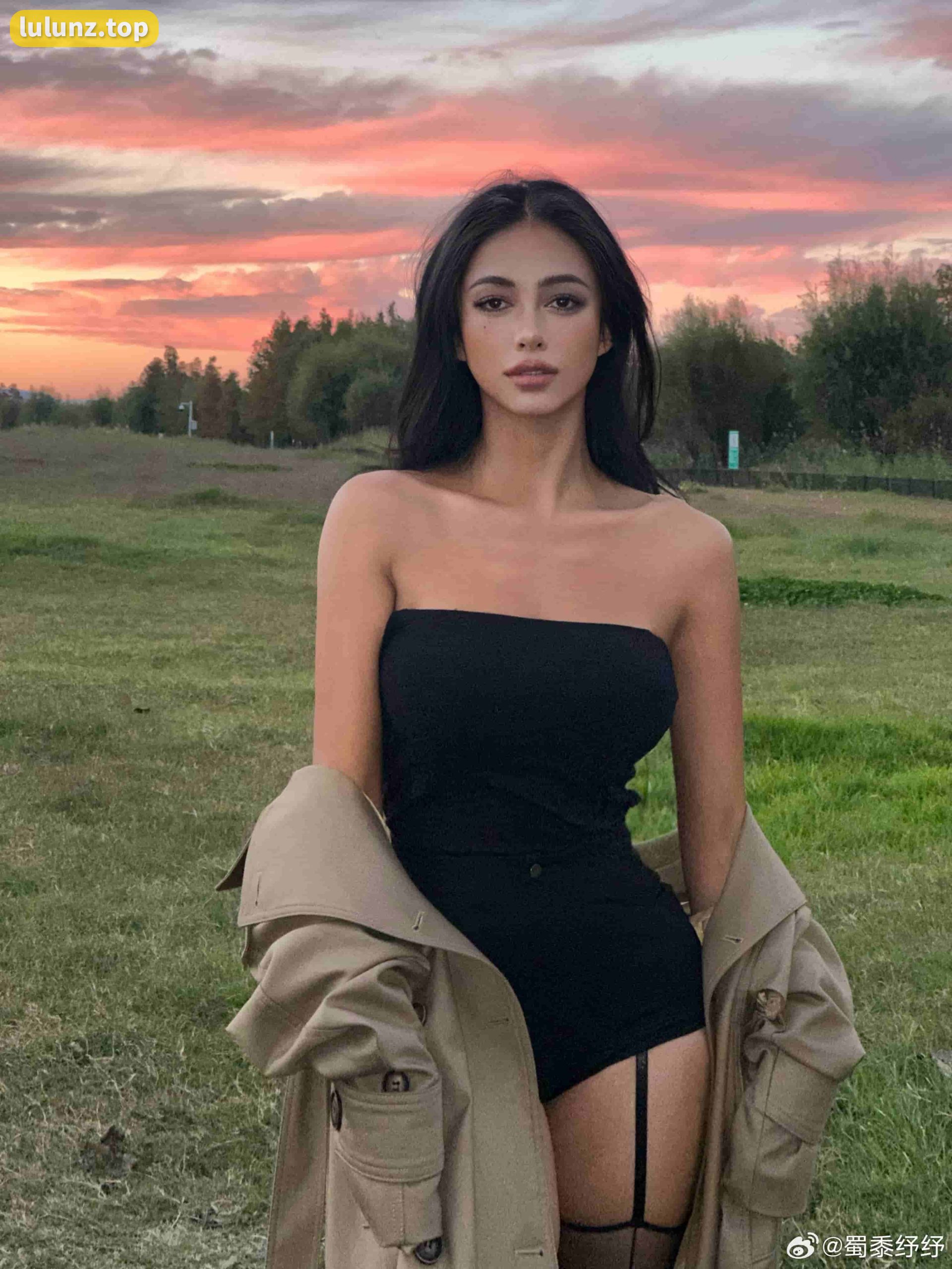 颜值与身材并存的微密圈女神蜀黍纾纾,内外兼修,让人无法抗拒