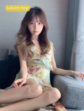 颜值博主相扑猫微密圈最新穿搭灰色情趣资源，引发粉丝热议