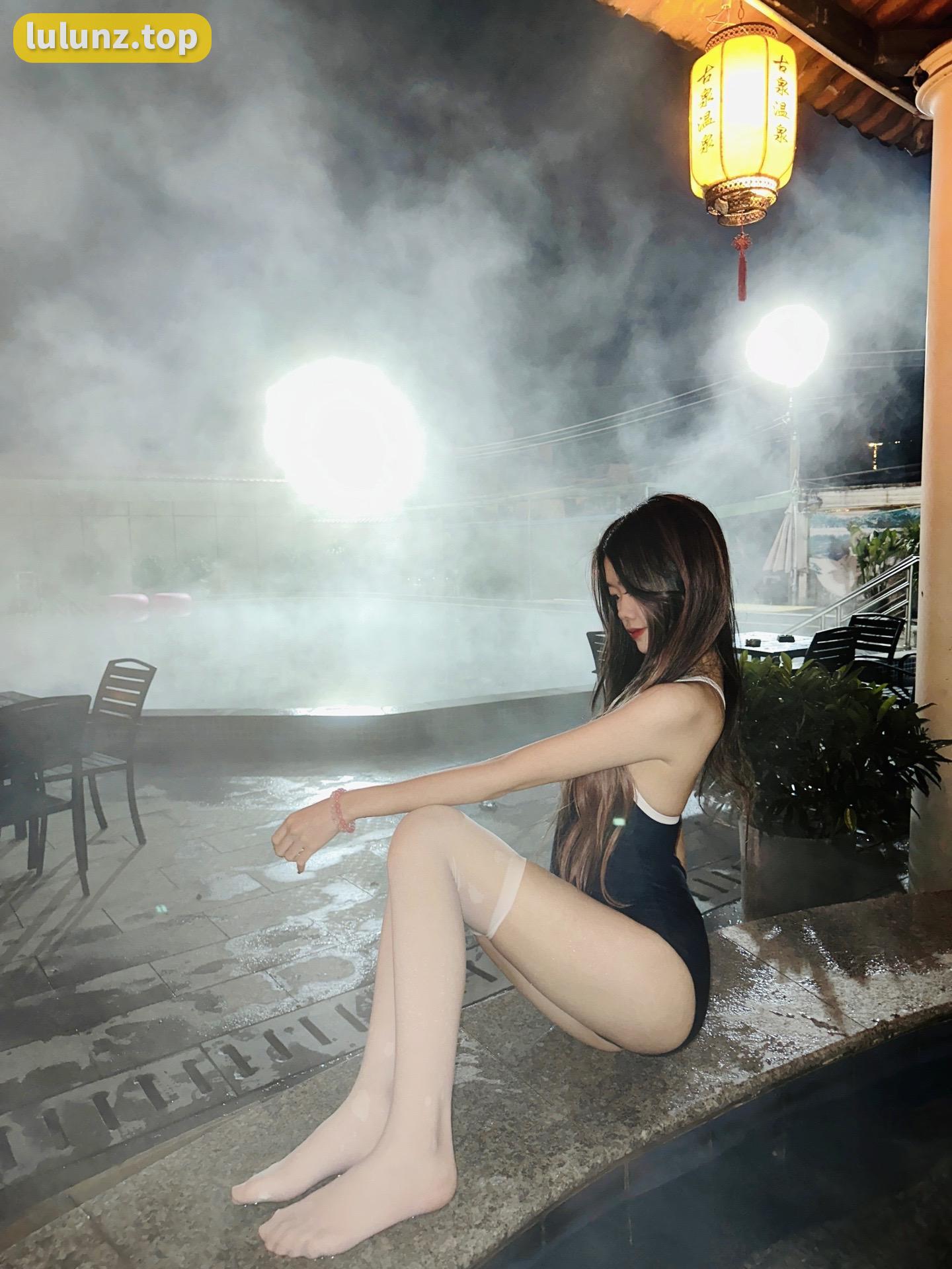 可爱嘉的秘密weme微密圈照片赏析，书香与时尚的完美融合