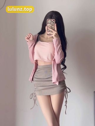 猫猫呀ss微密圈作品内容新动态，清新梦幻般的粉色长裙引发热议