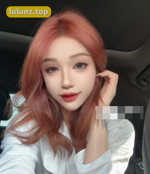 抖音甜妹本妹微密圈图片精选作品分享，纹身艺术型网红？