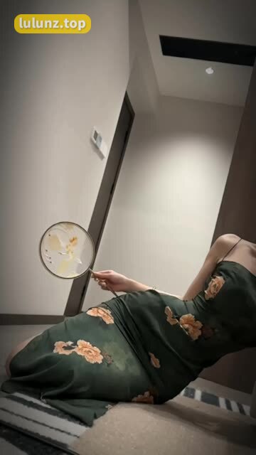 陈佩奇圈内资源价值分析，分析她在圈内资源的价值