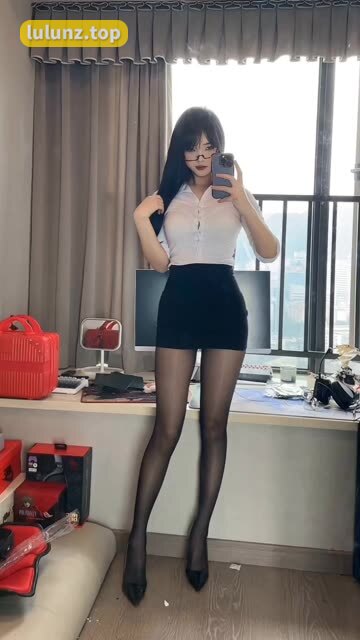 抖音网红琳铛高清图片下载，下载她高清清晰的图片