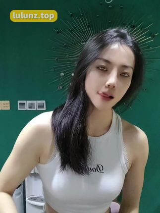 抖音网红孙佳慧的写真作品，欣赏她的美丽照片