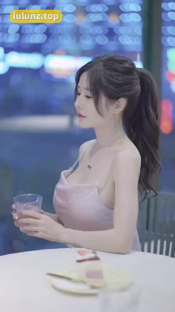 机智可爱肤白貌美的大兔兔的粉丝互动，她如何与粉丝互动？