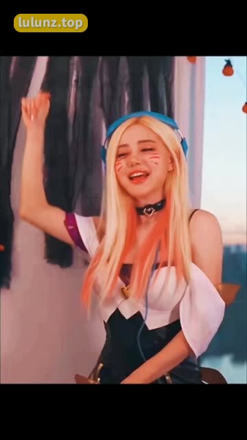 机智可爱肤白貌美的大兔照片分享，她的迷人瞬间