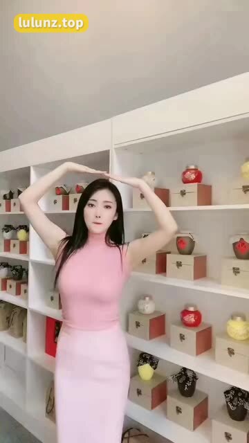 机智可爱肤白貌美的大兔兔的抖音视频集锦,回顾她最精彩的表演