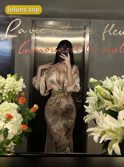 奶白鹿神微密圈里的性感写真，尽情欣赏她的魅力