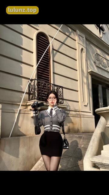 奶白鹿神吃瓜梗解析，揭秘这个网络流行语背后的故事