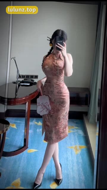 奶白鹿神吃瓜梗解析,揭秘这个网络流行语背后的故事