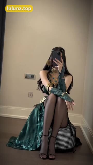 奶白鹿神吃瓜梗解析,揭秘这个网络流行语背后的故事