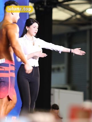 刘太阳旗袍装图片分享，欣赏她的旗袍造型