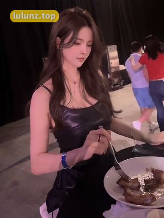 希希Gina在社交媒体上的活跃度如何？分析希希Gina的社交表现