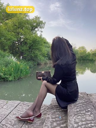 July芝岚的图片集，欣赏甜美瞬间