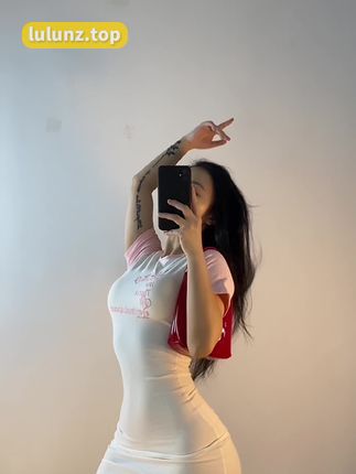 俏妞qiaoniuTT维密圈写真合集，视觉盛宴不容错过