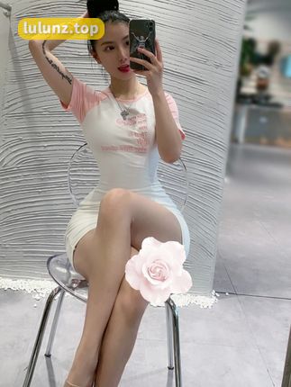 俏妞qiaoniuTT微密圈照片，高清大图尽收眼底