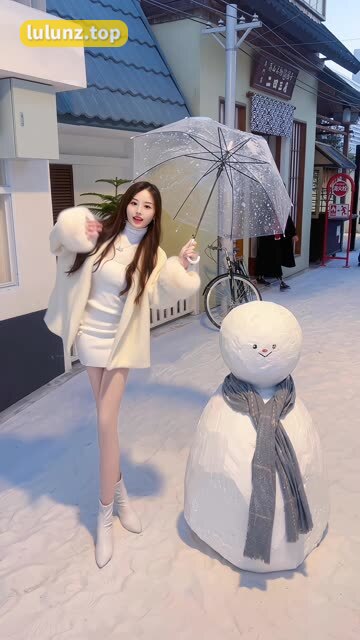 抖音小萌子游泳视频分享（胶原蛋白肌肤的小萌子）