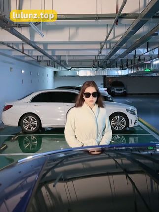 奶雯#奶雯圈子#抖音诱惑，纯身材展现性感魅力