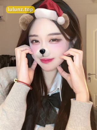 轩子巨二兔微博晒剧照,穿着亮点引发关注