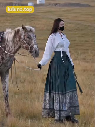 MIYA(米娅)呼伦贝尔骑马，草原上的美丽瞬间