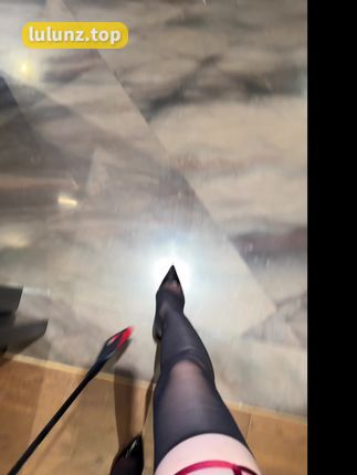 脸红Dearie图片打包下载，一次性获取她的全部精彩瞬间